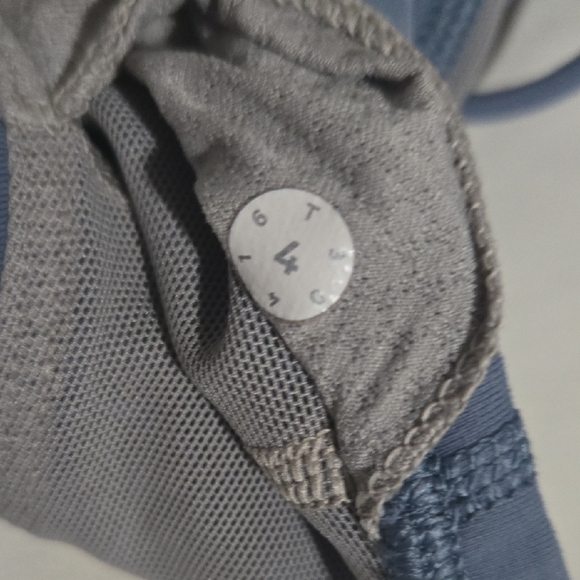 Lululemon Blue Strappy Sports Bra with Criss-Cross Design Size 4 - Picture 6 of 6